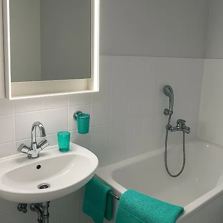 Geschmackvolle Design - 15 Min Airport & Parkplatz Appartamento