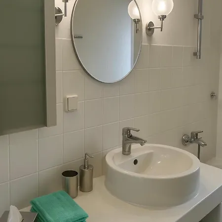 Geschmackvolle Design - 15 Min Airport & Parkplatz *